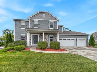 W276N544 Arrowhead Trl, Waukesha, WI 53188