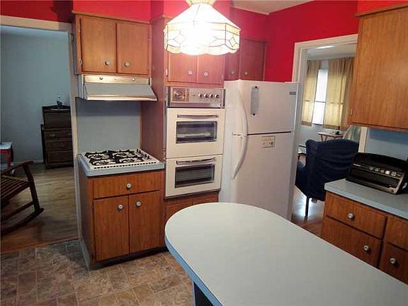 5th image of 415 Campus Dr