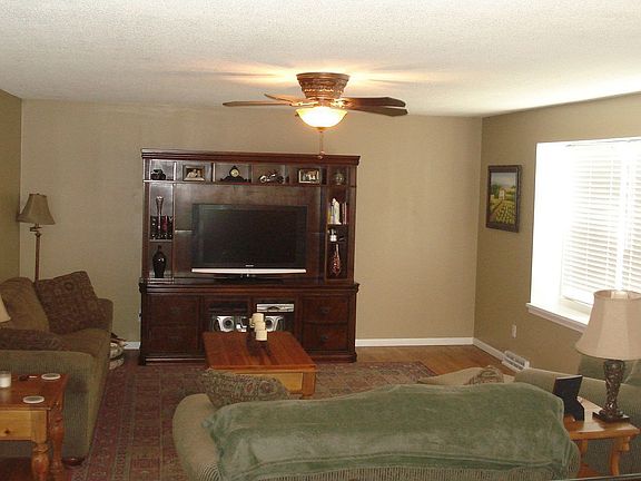 3rd image of 5728 Connell Dr