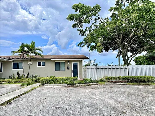 10303 NW 35th Pl Photo 1