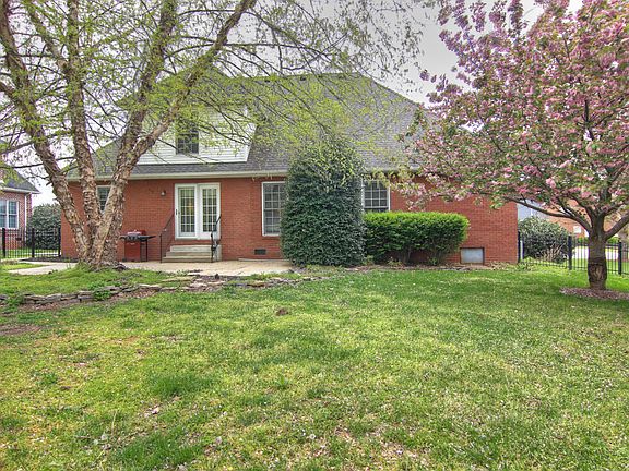 3rd image of 2929 Vicwood Dr