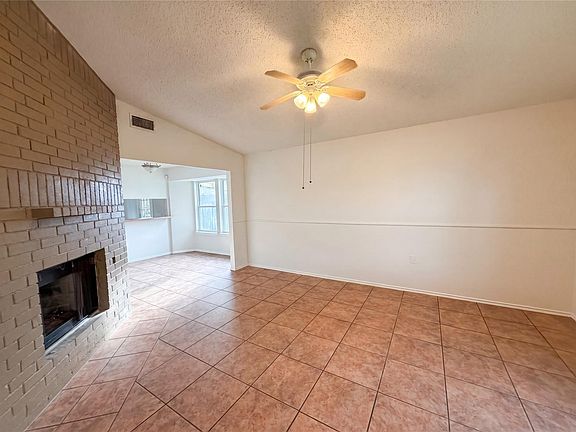 3rd image of 1301 Pitcairn Dr
