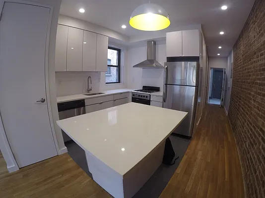 Rented by Bohemia Realty Group | media 32