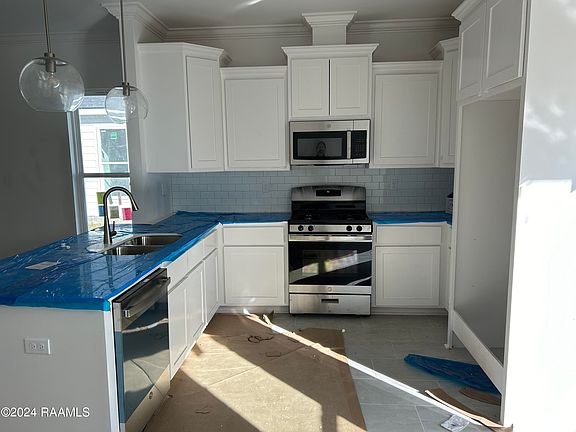 3rd image of 107 Bijou Dr