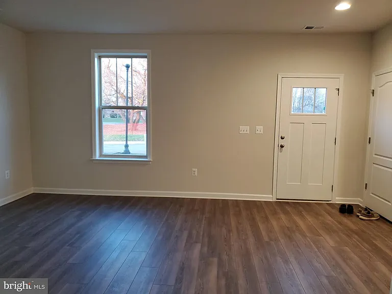 304 Faversham Pl — Photo 5