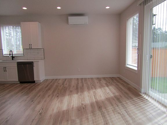 5th image of 308 186th St E
