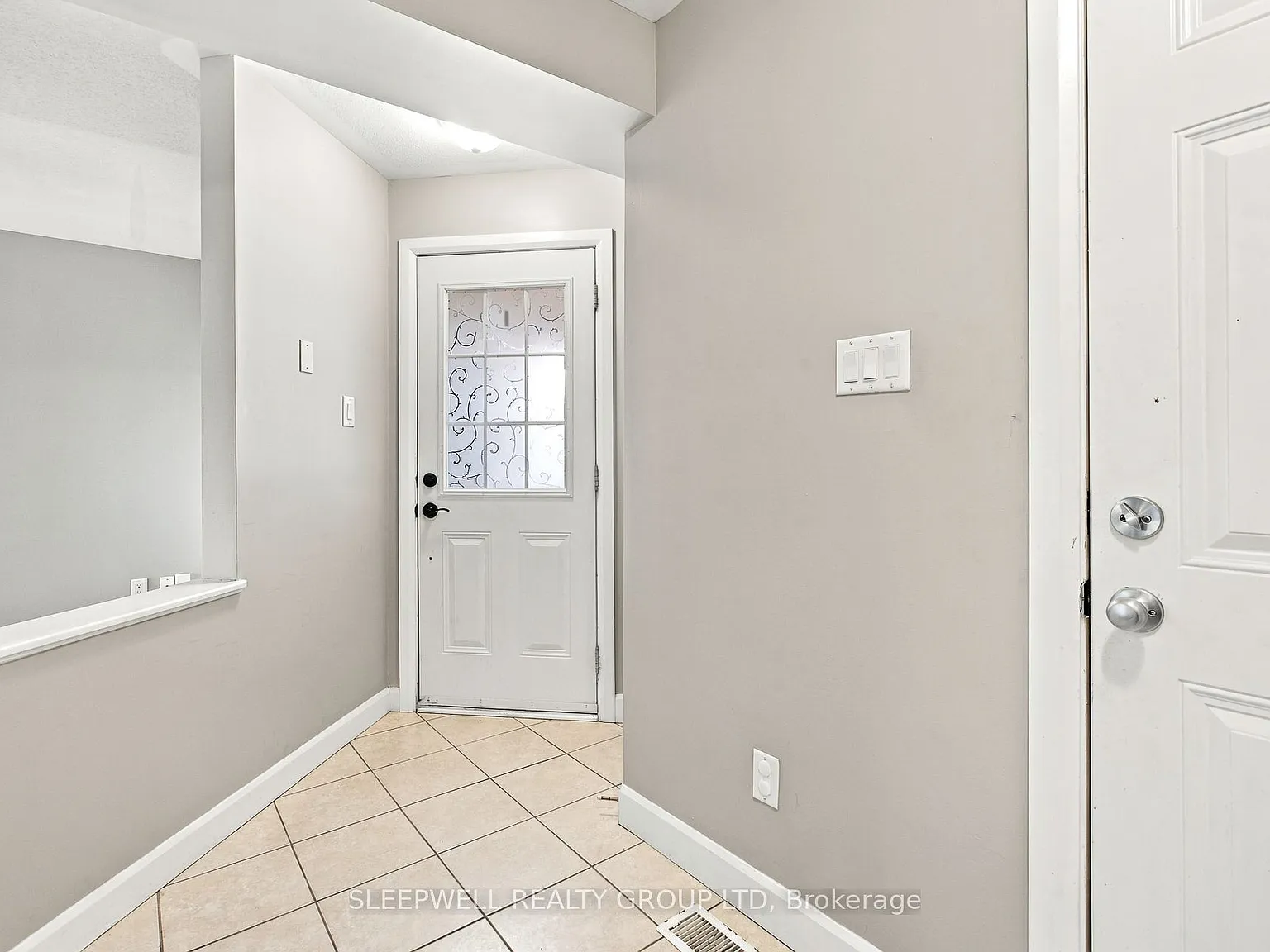 3 bed, $2,300 — Photo 3