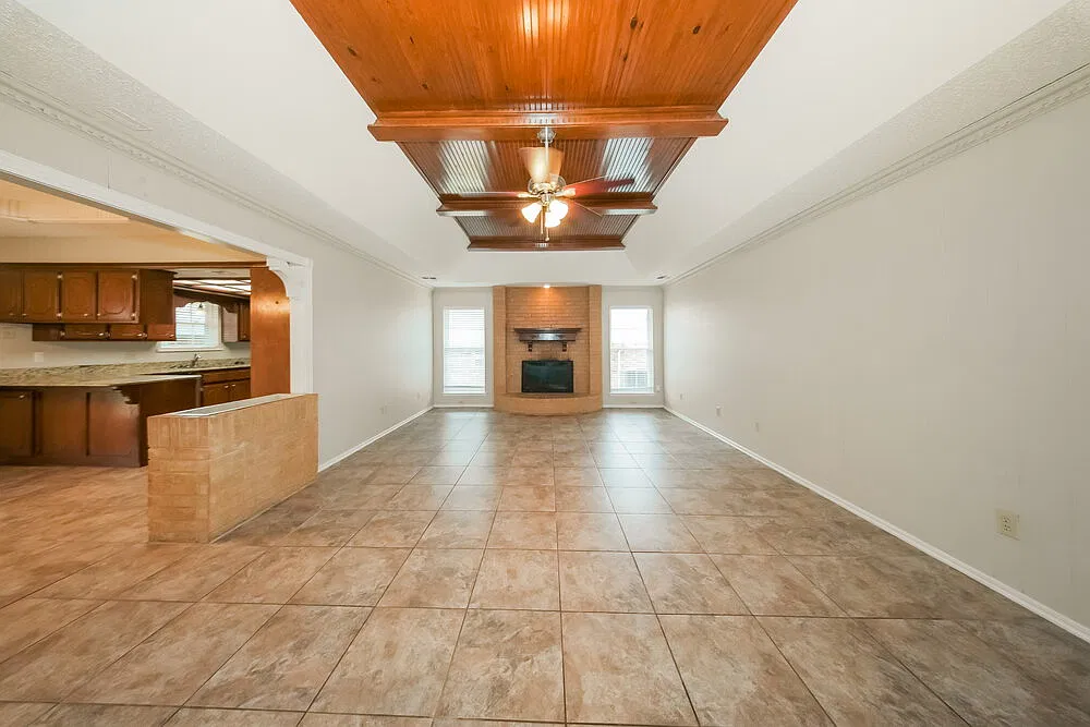 3 bed, 2.0 bath, 1742 sqft, $2,260 — Photo 4