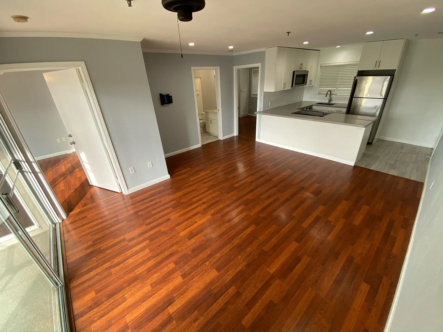 2 bed, 725 sqft, $3,300 — Photo 2