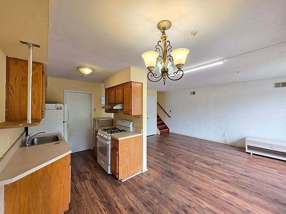 3rd image of 363 Hylan Blvd
