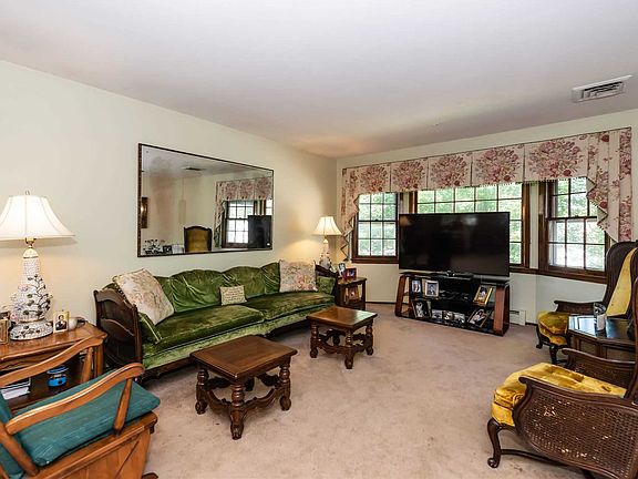 5th image of 868 Beckman Dr