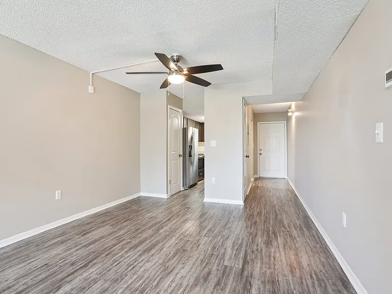Sand Cove Apartments — Photo 9
