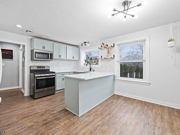 5th image of 443 Bunker Hill Rd