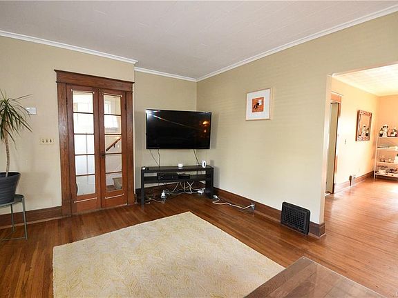 2nd image of 322 Linden Ave