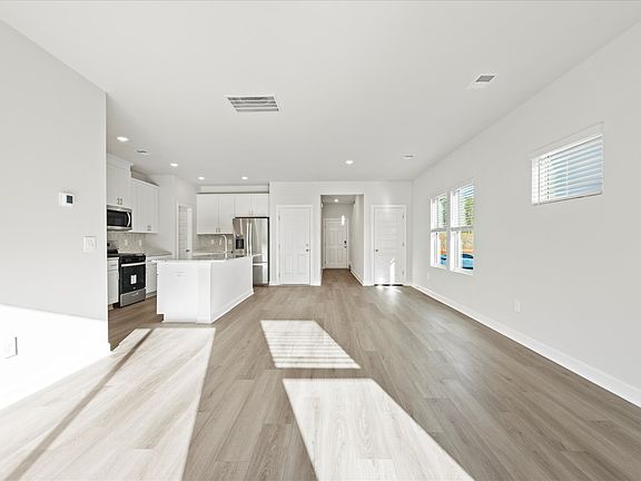 Welcome to the Paisley floorplan at Brayfield Manor - Heritage Collection.