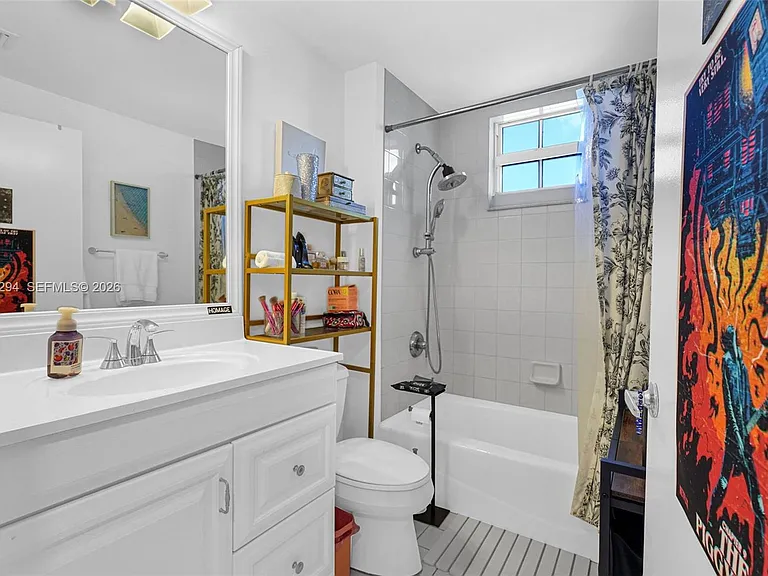 185 SE 14th Ter #2810 — Photo 6