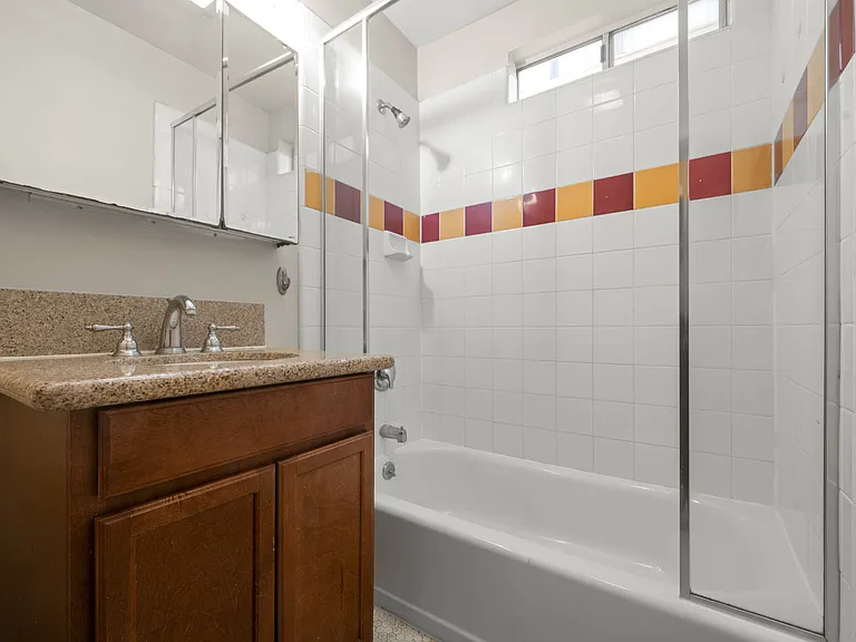 2356 Portland St — Photo 10