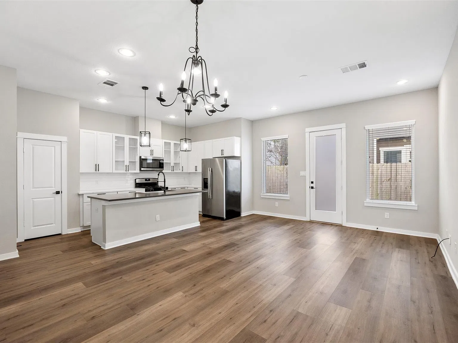 3 bed, 2.5 bath, 1436 sqft, $2,150 — Photo 4