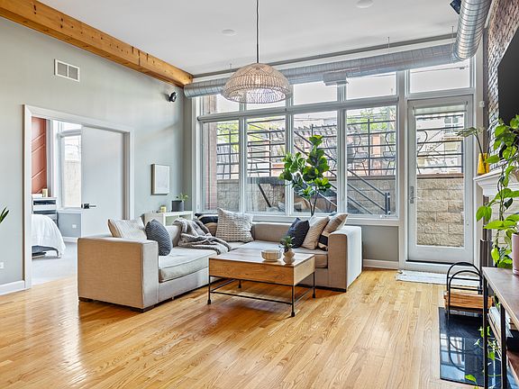 5th image of 1740 W Belmont Ave APT 1R