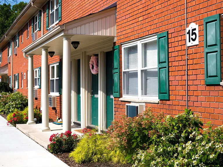 4 Jeanne Marie Gdns — Photo 27
