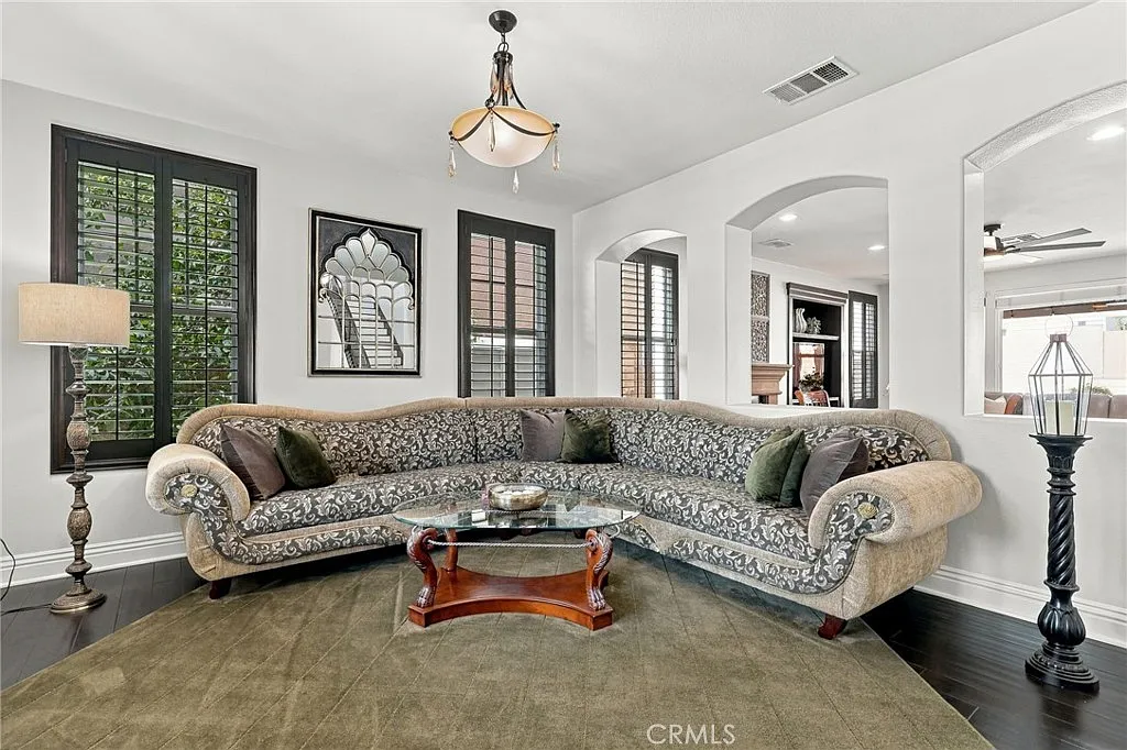5 bed, 5.5 bath, 4080 sqft, $4,700 — Photo 4
