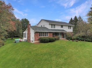 93 Old Bridge St, Pelham, NH 03076