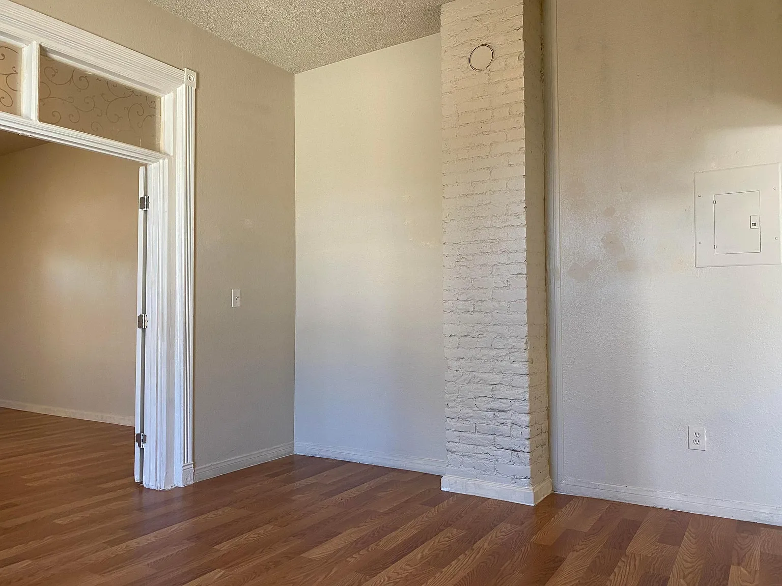 924 W 2nd St — Photo 4