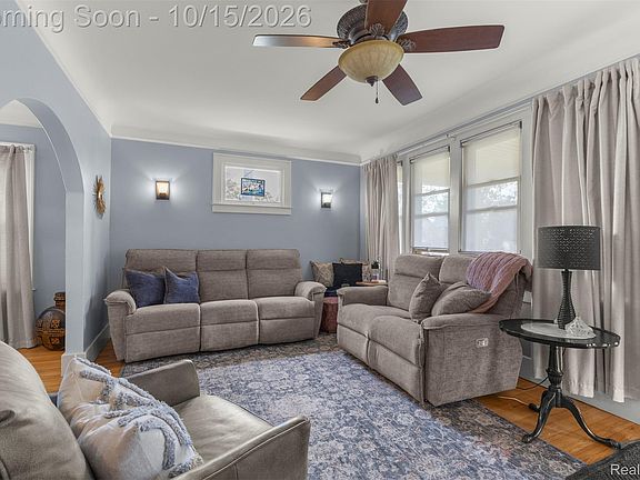 4th image of 908 Maple St