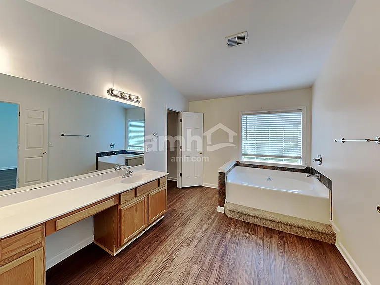 1540 Cardinal Ln — Photo 14