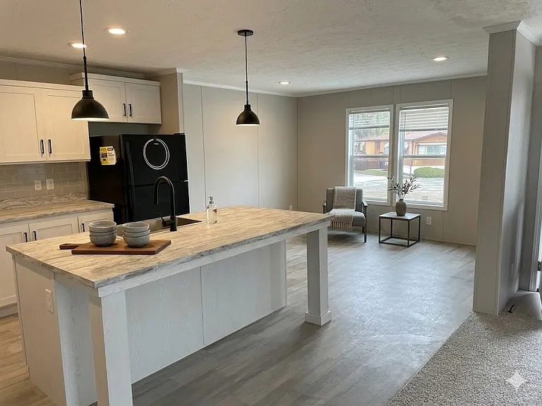 Hillview — Photo 28