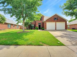 110 Fallen Rock Dr, Waxahachie, TX 75165