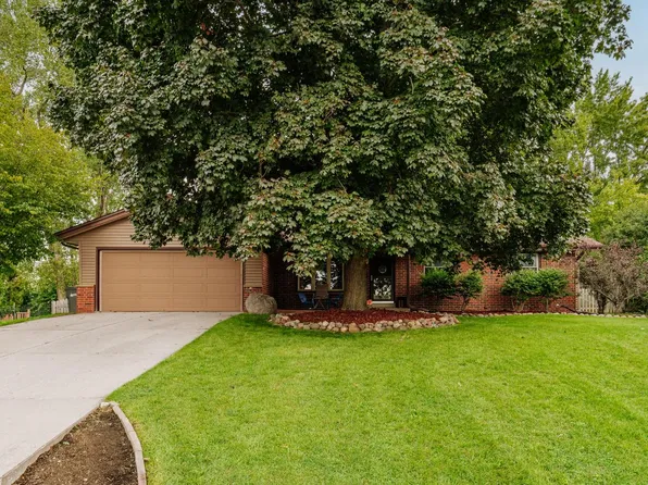 S77W17436 St Leonards DRIVE, Muskego, WI 53150