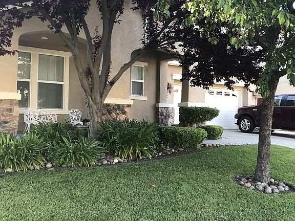 2nd image of 10917 Merritt Dr