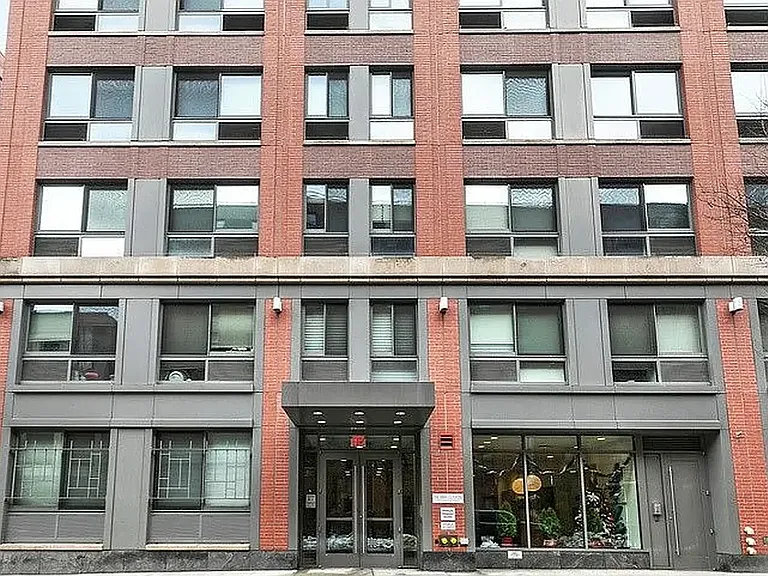 535 W 52nd St #8H — Photo 14