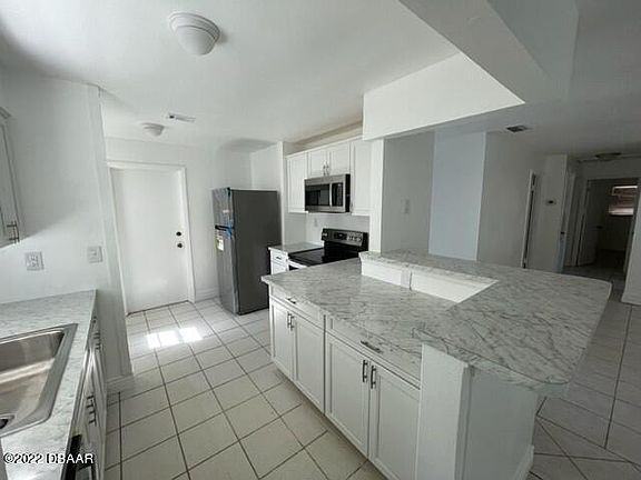 4th image of 1763 Valencia Ave