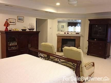 LIVING ROOM
						:
						NEWLY DECORATED