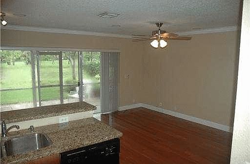 3rd image of 10132 Royal Palm Blvd