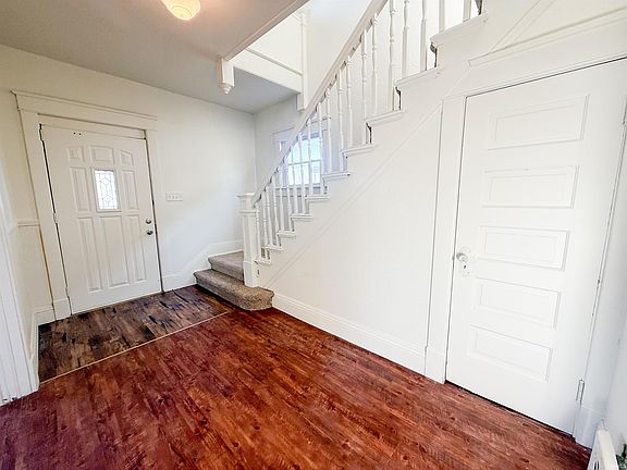 5th image of 807 Thomas St