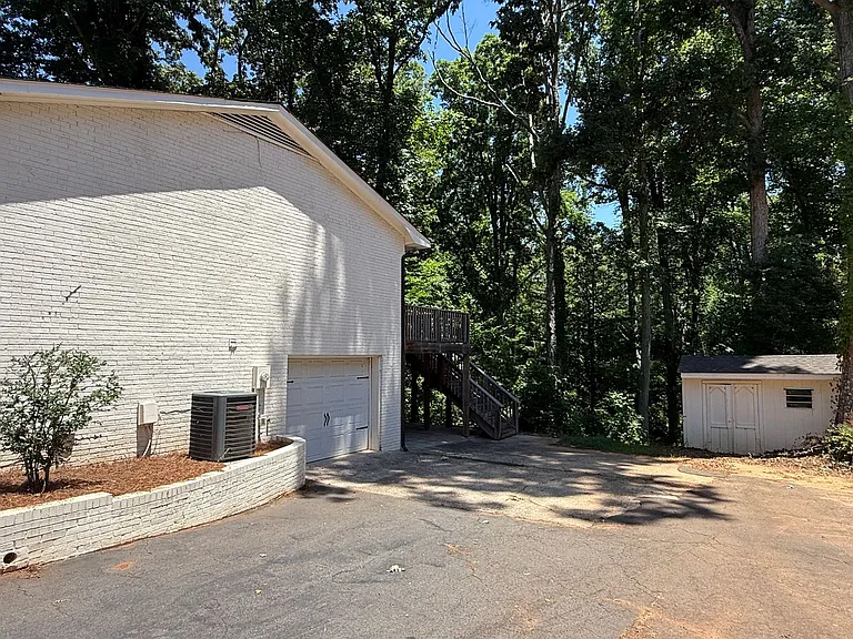 200 Sherwood Dr — Photo 28
