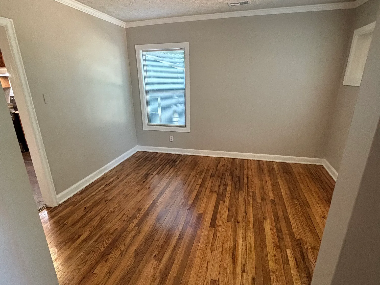 3 bed, 1300 sqft, $1,600 — Photo 3