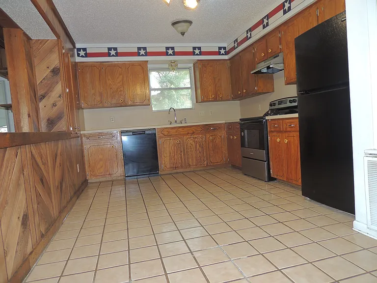 2187 Glenwood Dr — Photo 3