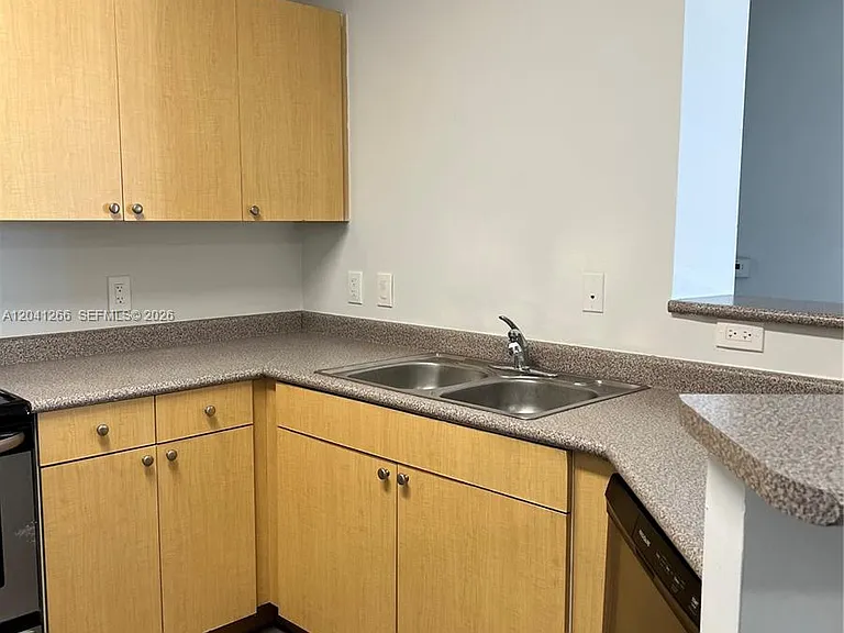 1919 Van Buren St #818A — Photo 1