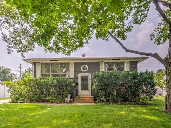 3303 Bobolink Ln, Rolling Meadows, IL 60008