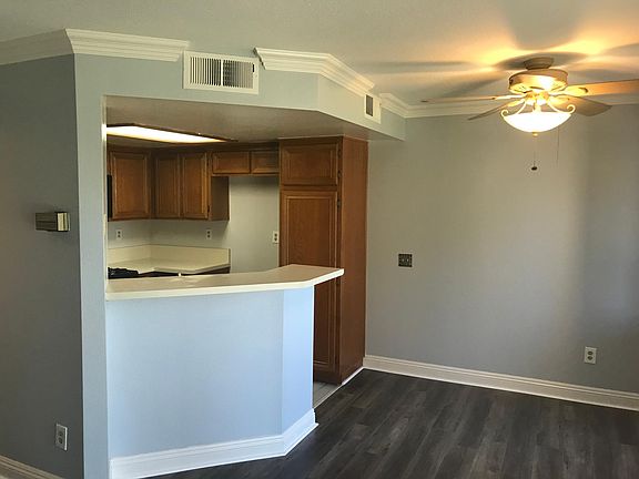 2nd image of 2592 Avenida Del Vis