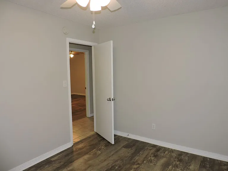 7834 Charter Oaks Dr — Photo 15