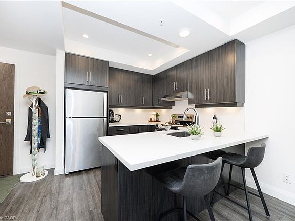4th image of 30 Hamilton St S #201