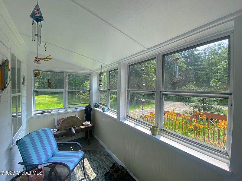 4th image of 710 Harrington Road