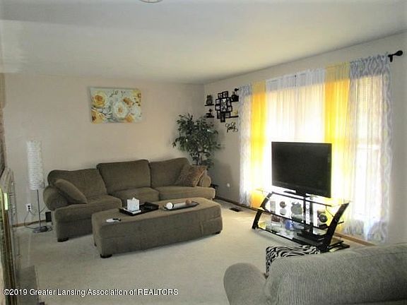 3rd image of 2922 Cooley Dr