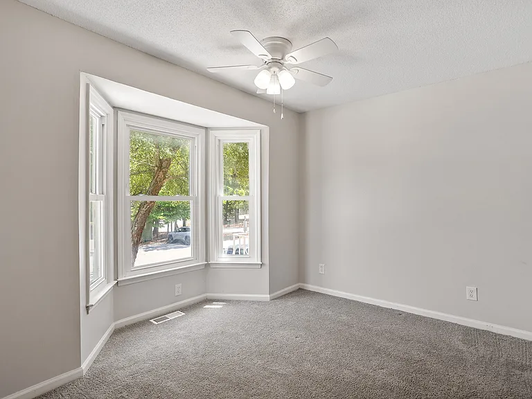 516 Caprice Ct — Photo 15