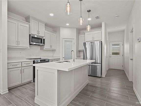 4th image of 3211 S Chloe Ave